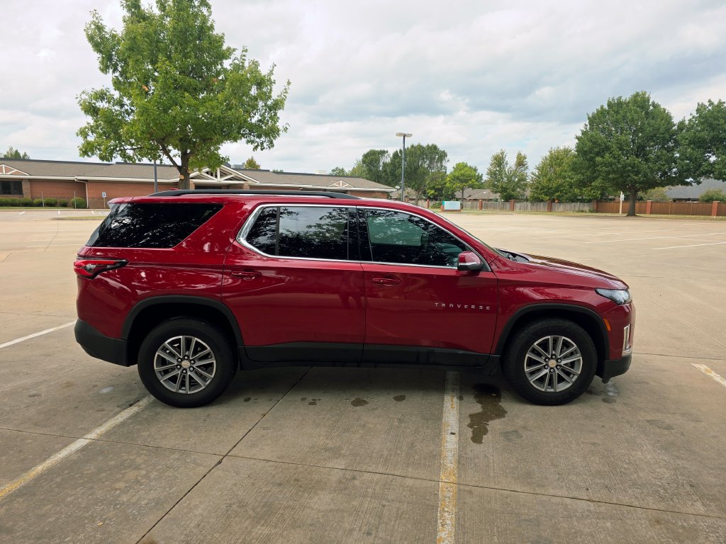 Used 2023 Chevrolet Traverse LT FWD image 22
