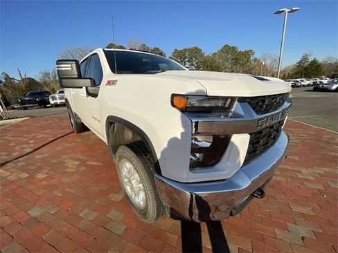 Used 2021 Chevrolet Silverado 2500 LT w/ Convenience Package image 4