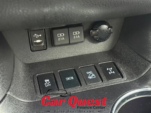 Used 2019 Toyota Highlander XLE w/ Preferred Accessory Package AWD/4WD image 36
