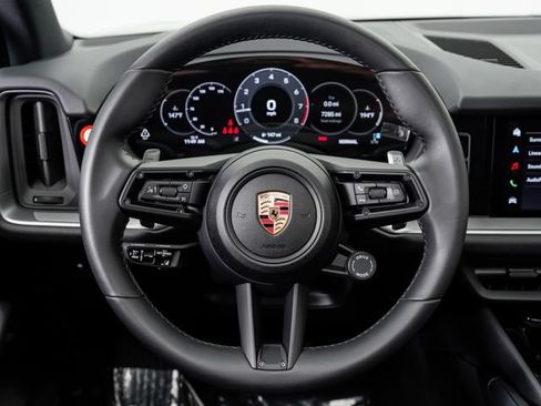 Certified 2025 Porsche Cayenne AWD/4WD image 11