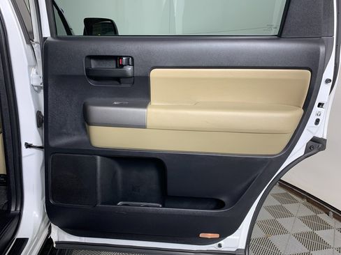 Used 2017 Toyota Sequoia SR5 image 38