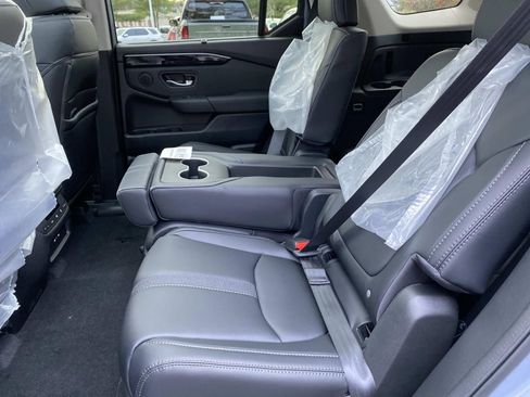 New 2025 Honda Pilot Touring image 8