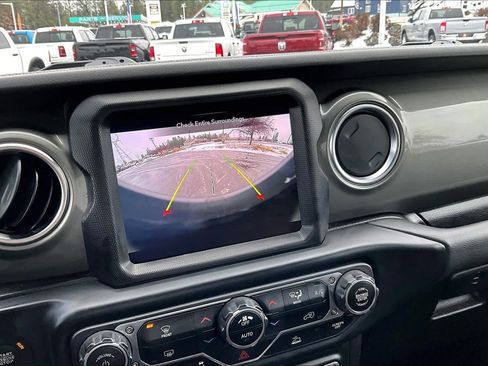 Used 2023 Jeep Wrangler Sahara image 27