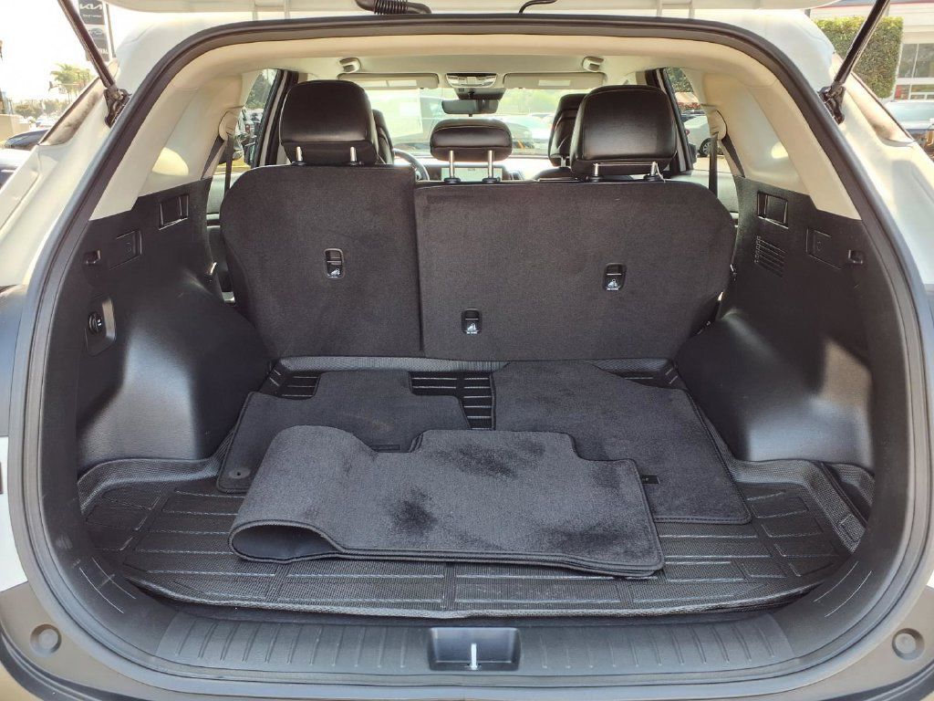 Certified 2025 Kia Sportage EX FWD image 8