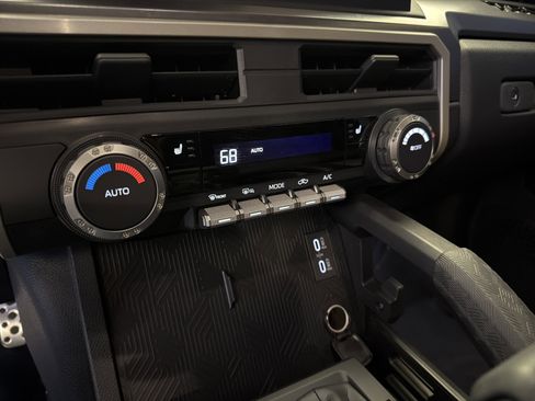 Used 2025 Toyota Tacoma TRD Sport AWD/4WD image 21