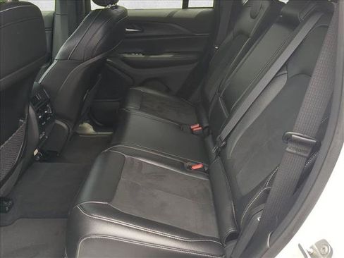 Used 2024 Jeep Grand Cherokee Altitude RWD image 17