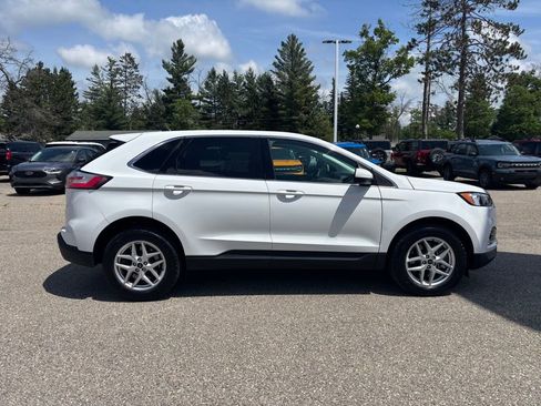 Used 2024 Ford Edge SEL w/ Convenience Package AWD/4WD image 2