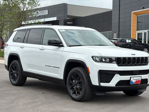New 2026 Jeep Grand Cherokee L 2WD image 3