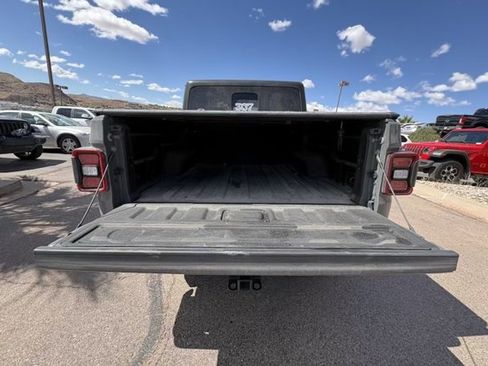 Used 2021 Jeep Gladiator Rubicon AWD/4WD image 4