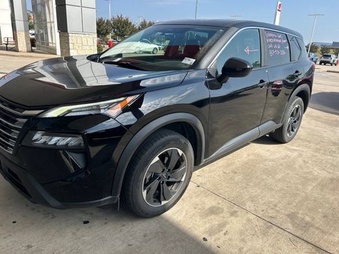 Used 2025 Nissan Rogue SV AWD/4WD image 1