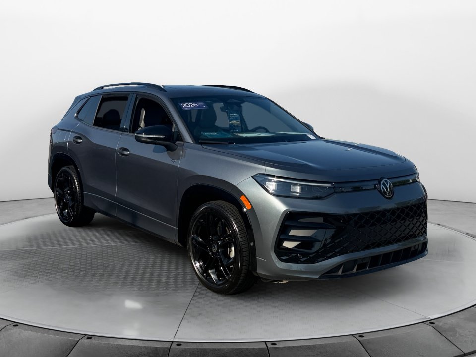 Certified 2026 Volkswagen Tiguan SE R-Line FWD image 1