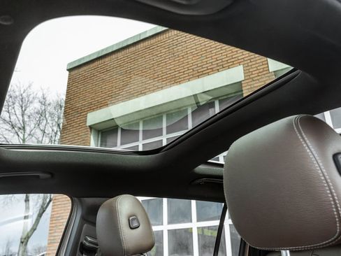 Used 2021 Mercedes-Benz GLB 250 4MATIC image 10