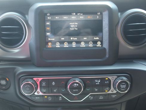 Used 2021 Jeep Gladiator Sport image 7