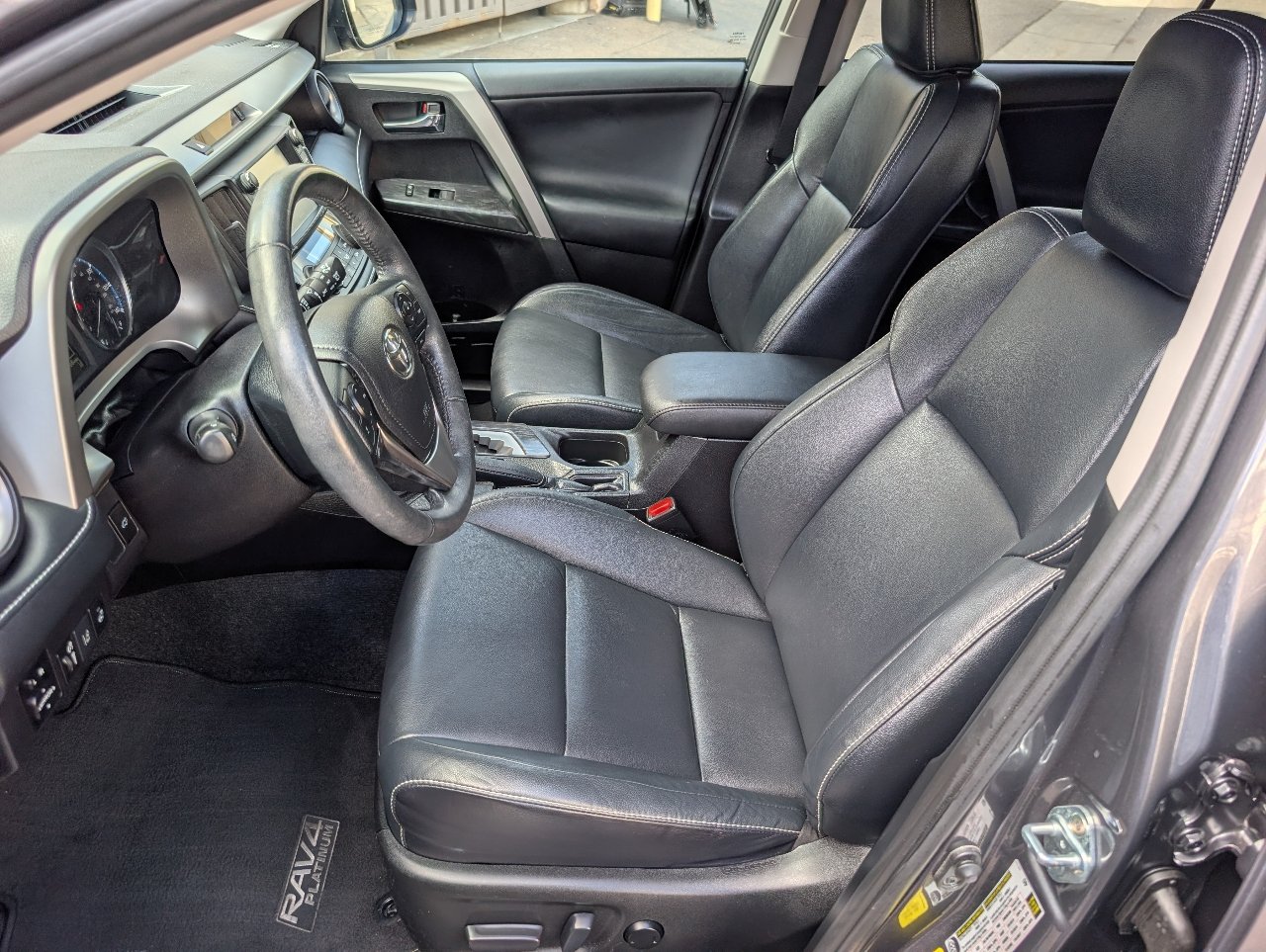 Used 2017 Toyota RAV4 Platinum FWD image 2