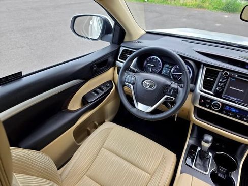 Used 2016 Toyota Highlander LE AWD/4WD image 24