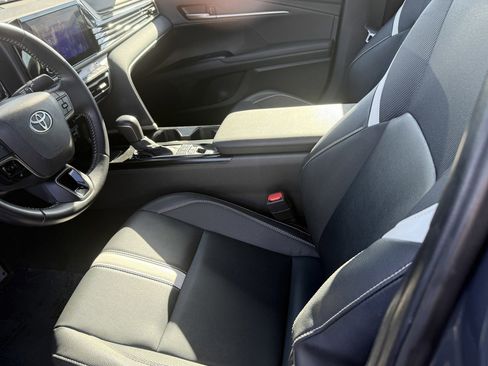 Used 2025 Toyota Camry SE image 11