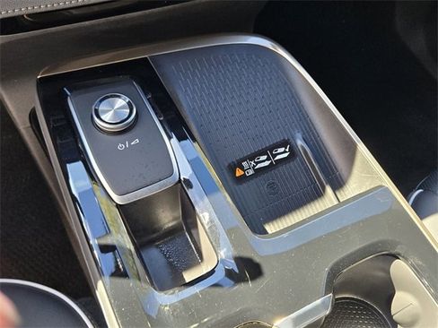 Used 2025 Buick Enclave Avenir image 21