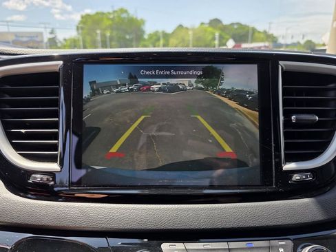 Used 2023 Chrysler Pacifica Touring-L FWD image 21