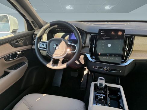 New 2026 Volvo XC90 B6 Plus w/ Protection Package Premier image 24