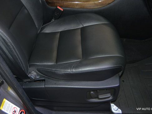 Used 2011 Land Rover Range Rover Sport HSE image 18