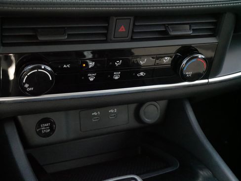 Used 2024 Nissan Rogue S AWD/4WD image 23