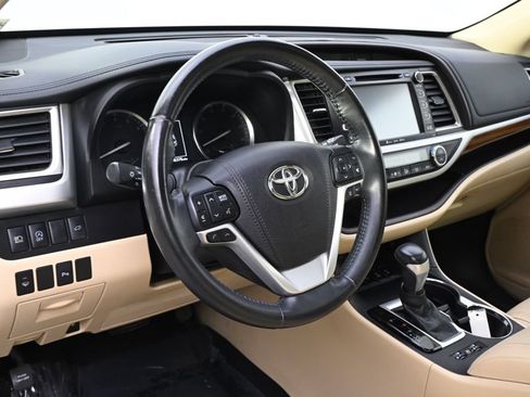 Used 2017 Toyota Highlander Limited AWD/4WD image 11