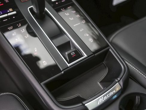 New 2026 Porsche Macan T AWD/4WD image 27