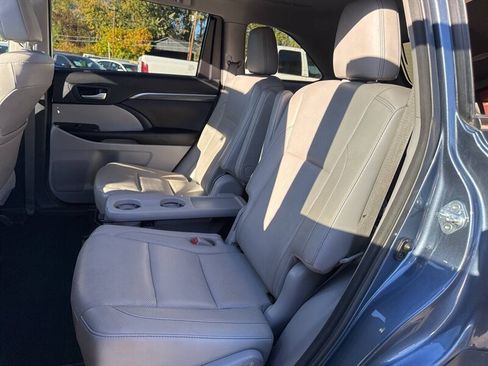 Used 2017 Toyota Highlander Limited AWD/4WD image 17