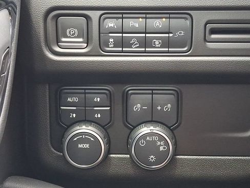 Certified 2022 Chevrolet Tahoe Z71 w/ Luxury Package AWD/4WD image 26