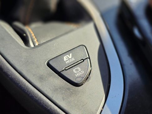 Used 2019 Lexus UX 250h AWD image 39