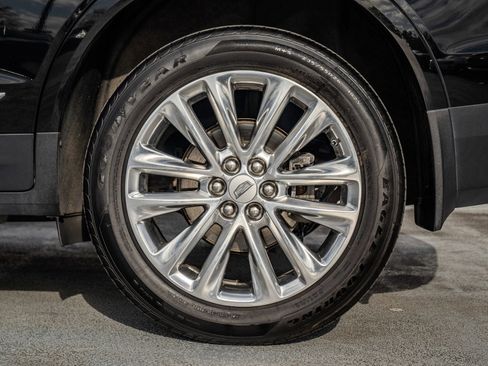 Used 2017 Cadillac XT5 Platinum AWD/4WD image 12