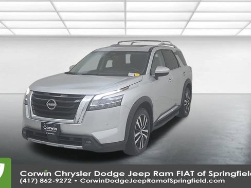 Used 2023 Nissan Pathfinder Platinum w/ Cargo Package image 6
