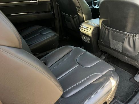 Used 2022 Hyundai Palisade SEL w/ Premium Package image 11