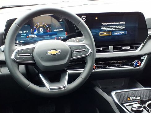 New 2026 Chevrolet Equinox LT w/ Convenience Package II image 2