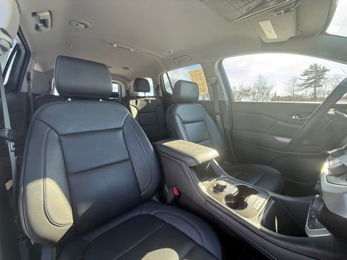 Used 2023 GMC Acadia SLT w/ Technology Package image 31