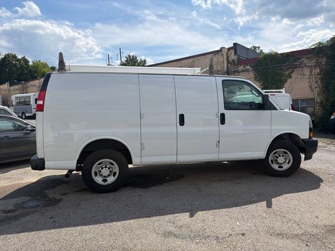 Used 2019 Chevrolet Express 2500 w/ Driver Convenience Package RWD image 16