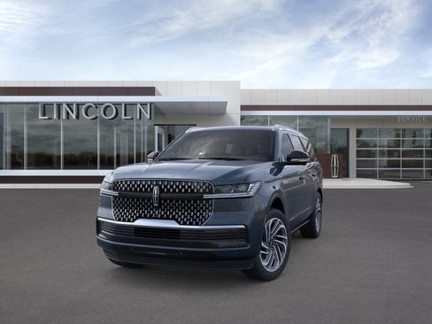 New 2026 Lincoln Navigator Reserve AWD/4WD image 2
