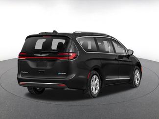 Used 2023 Chrysler Pacifica Touring-L FWD video 2