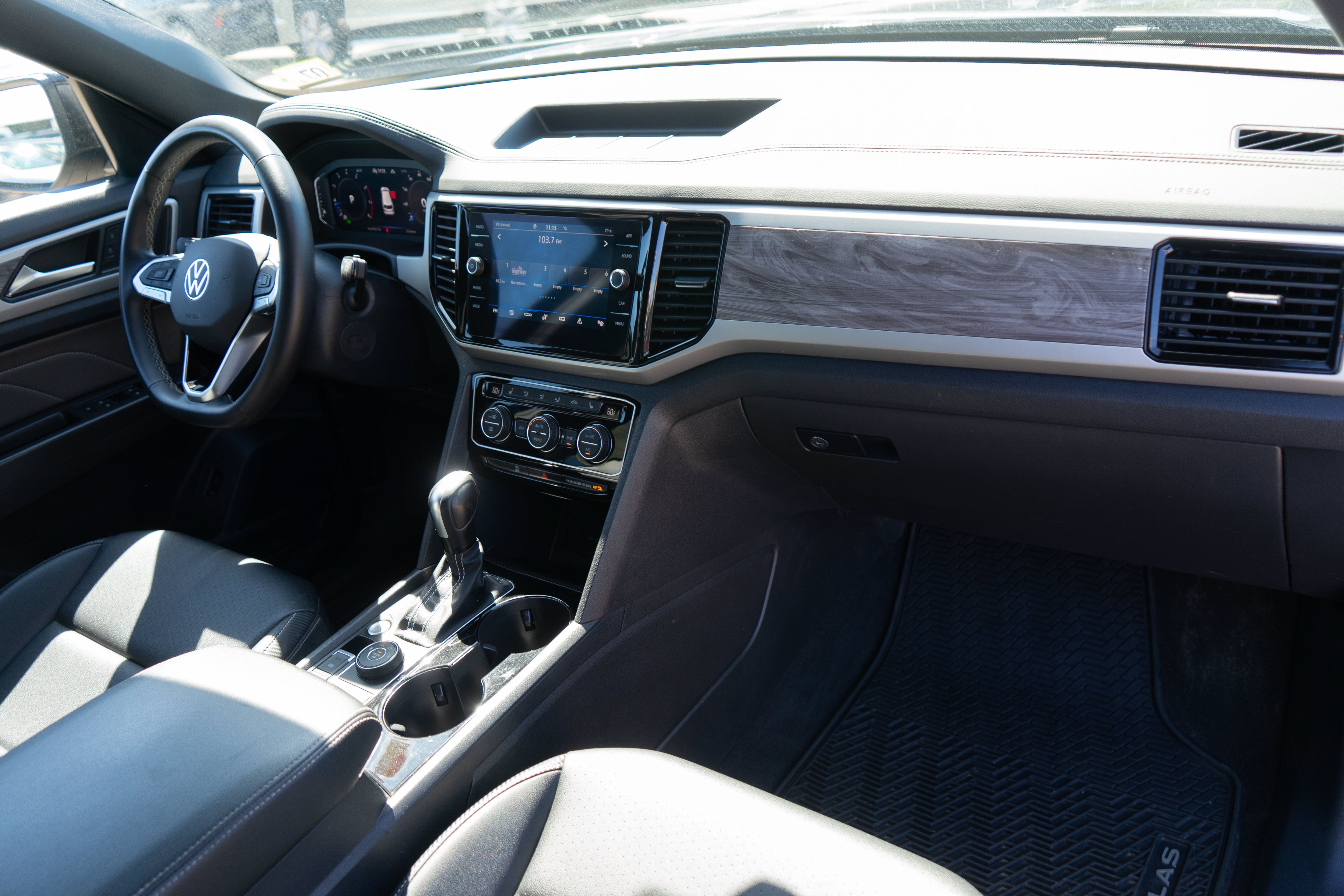 Certified 2023 Volkswagen Atlas Cross Sport SE w/ Panoramic Sunroof Package AWD/4WD image 13