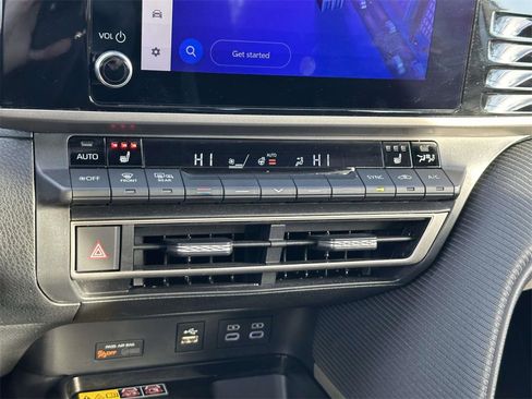 Certified 2025 Toyota Camry SE image 5