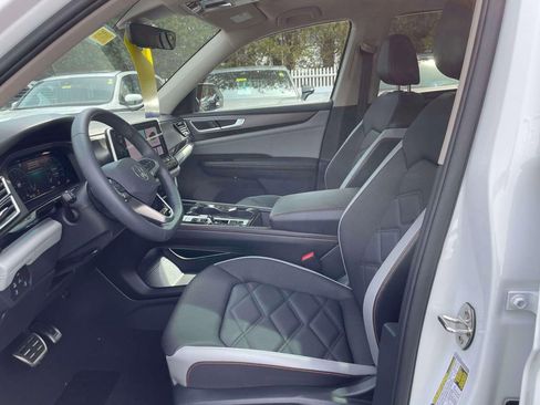 Used 2024 Volkswagen Atlas Peak Edition SE image 14