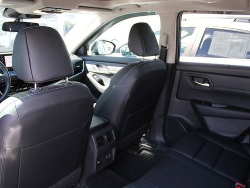 Used 2024 Nissan Rogue SL w/ SL Premium Package AWD/4WD image 16