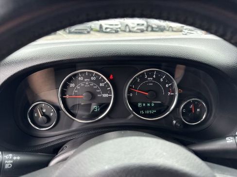 Used 2016 Jeep Wrangler Unlimited Sahara w/ Connectivity Group AWD/4WD image 11