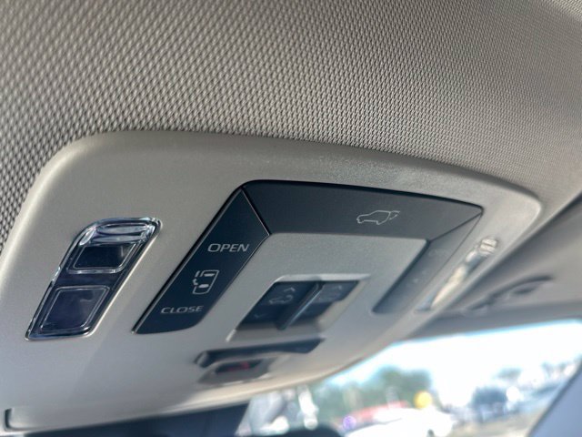Used 2024 Toyota Sienna XLE FWD image 38