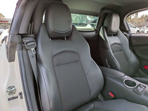 Used 2019 Nissan 370Z Touring image 23