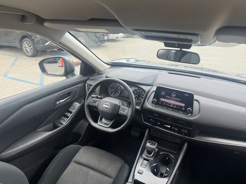 Used 2025 Nissan Rogue SV FWD image 36