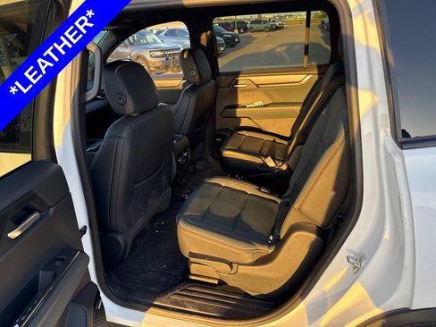 Used 2024 GMC Acadia AT4 w/ Luxury Package AWD/4WD image 6