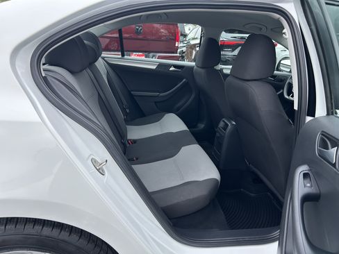 Used 2017 Volkswagen Jetta S image 9