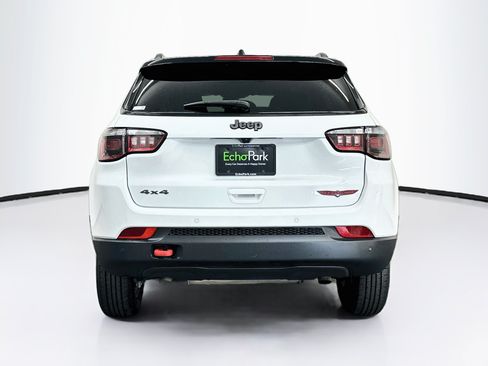 Used 2025 Jeep Compass Trailhawk AWD/4WD image 7