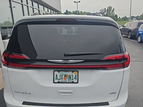 Used 2024 Chrysler Pacifica Pinnacle AWD/4WD image 6